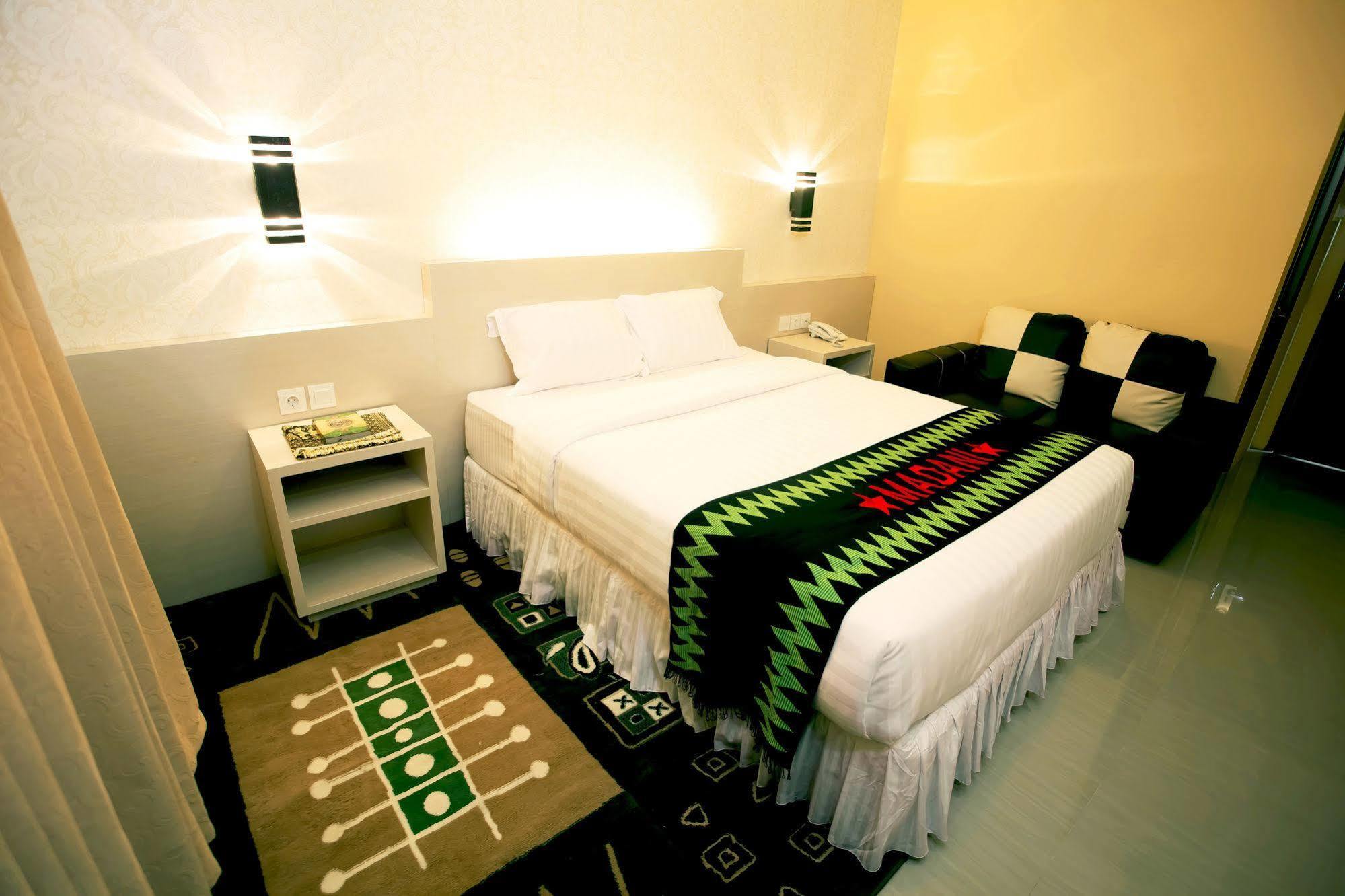 Grand Madani Hotel Mataram Eksteriør bilde