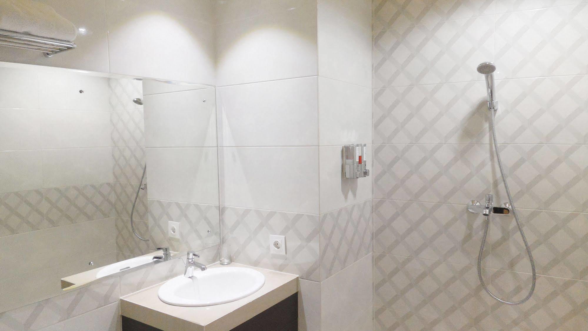 Grand Madani Hotel Mataram Eksteriør bilde