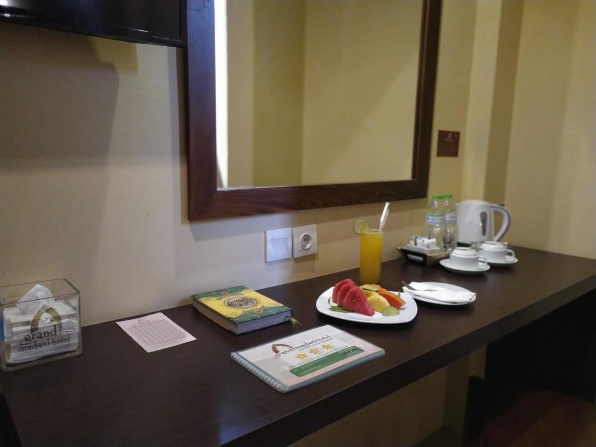 Grand Madani Hotel Mataram Eksteriør bilde